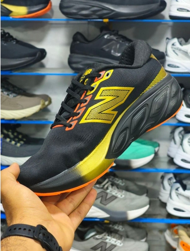 کتونی نیوبالانس 880 رانینگ/Newbalance 880/ساخت ویتنام وارداتی/سایز ۴۰ تا ۴۵ . فروش عمده و تک