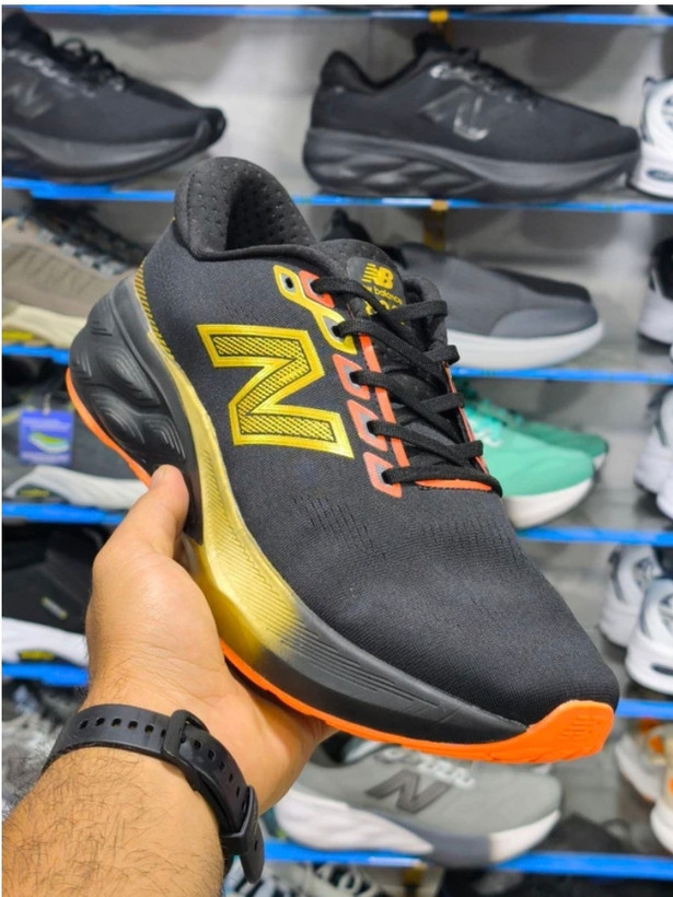 کتونی نیوبالانس 880 رانینگ/Newbalance 880/ساخت ویتنام وارداتی/سایز ۴۰ تا ۴۵ . فروش عمده و تک