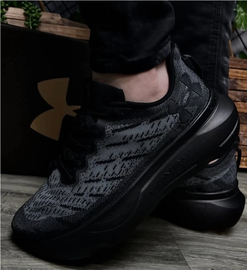 کتونی اندرارمور وارداتی ویتنام،همراه با جعبه بارکد دار .