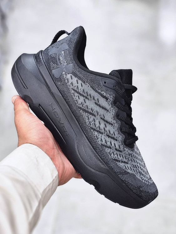 کتونی اندرارمور وارداتی ویتنام،همراه با جعبه بارکد دار .