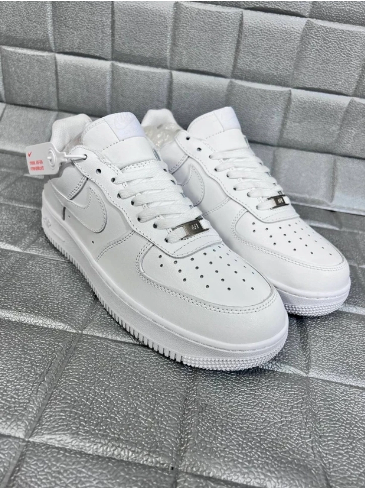 کتونی نایک ایرفورس ویتنامی وارداتی رویه چرم مستر کوالیتی A, سایز ۳۶ تا ۴۵ ست جذاب Nike Air force
