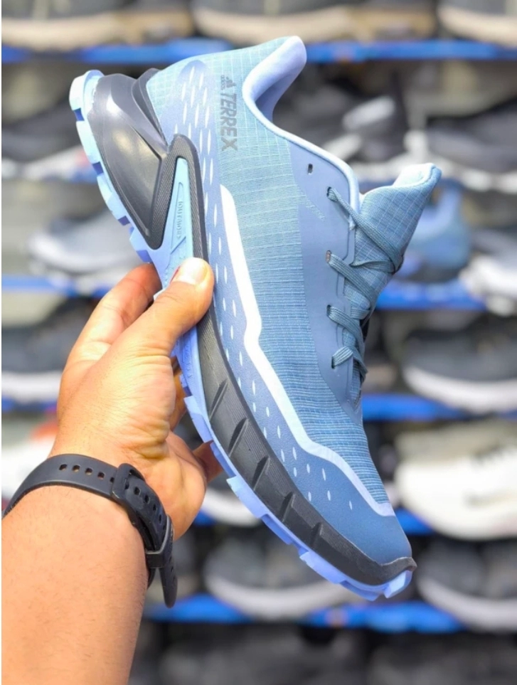 کتونی ادیداس ترکس ویتنامی رنگ بندی جذاب ، فروش بصورت عمده و تک وارداتی ویتنام.Adidas terrex Vietnam