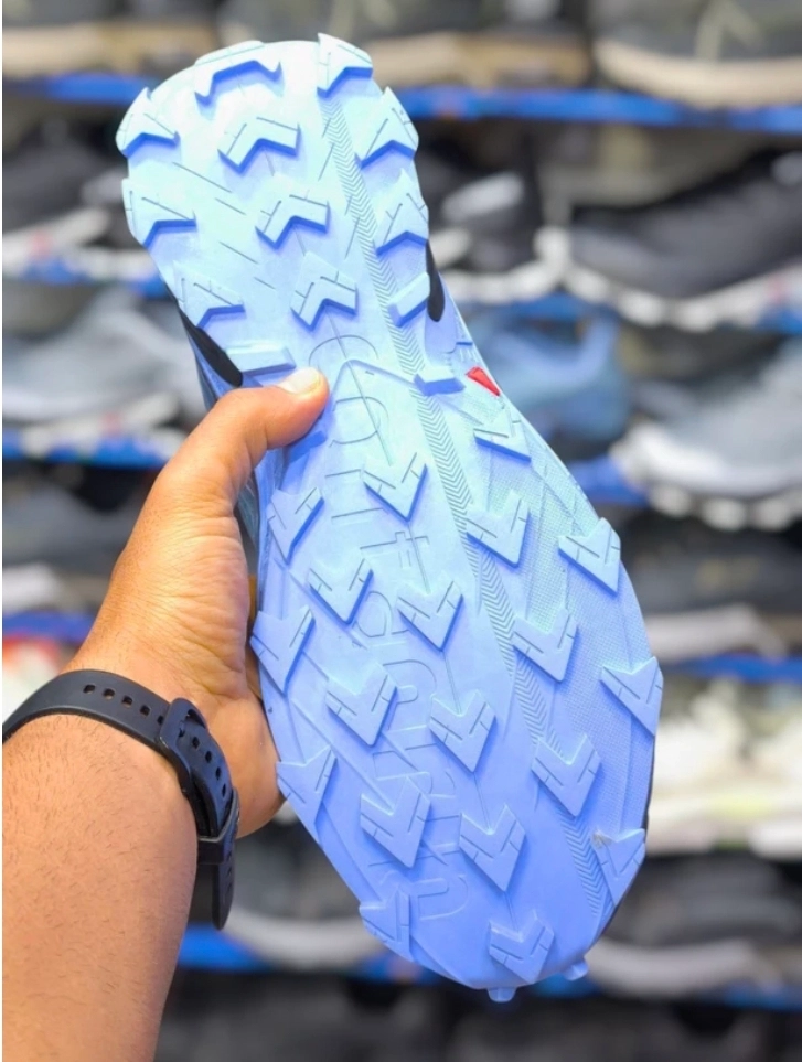 کتونی ادیداس ترکس ویتنامی رنگ بندی جذاب ، فروش بصورت عمده و تک وارداتی ویتنام.Adidas terrex Vietnam