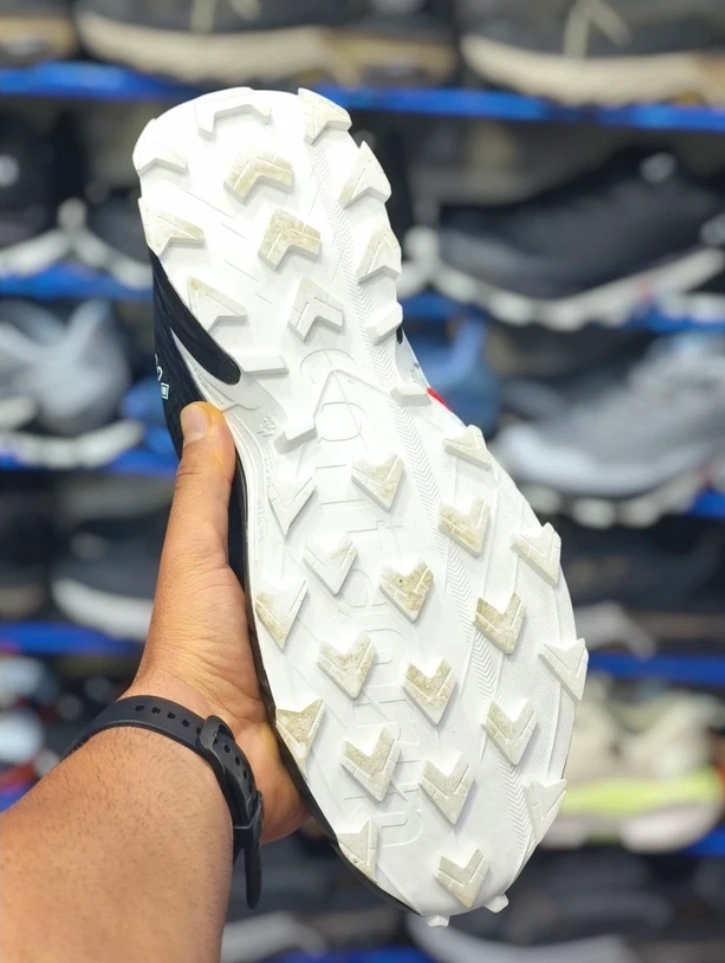 کتونی ادیداس ترکس ویتنامی رنگ بندی جذاب ، فروش بصورت عمده و تک وارداتی ویتنام.Adidas terrex Vietnam