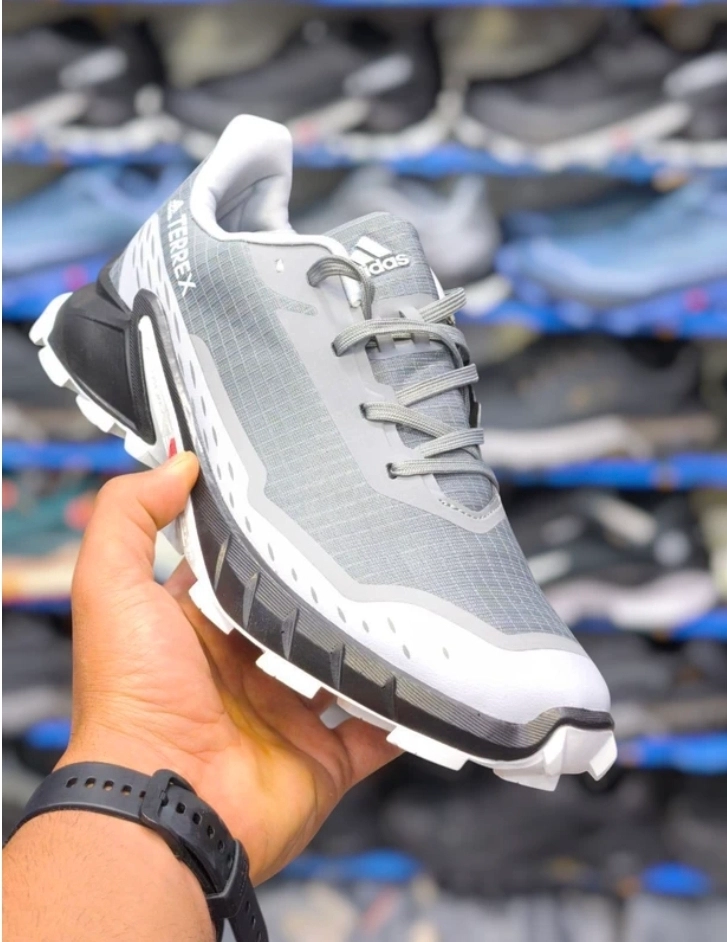 کتونی ادیداس ترکس ویتنامی رنگ بندی جذاب ، فروش بصورت عمده و تک وارداتی ویتنام.Adidas terrex Vietnam
