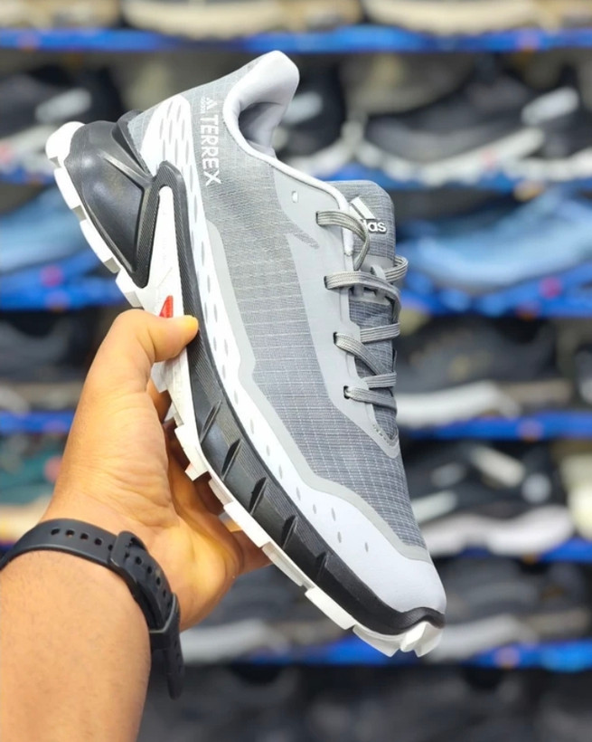 کتونی ادیداس ترکس ویتنامی رنگ بندی جذاب ، فروش بصورت عمده و تک وارداتی ویتنام.Adidas terrex Vietnam