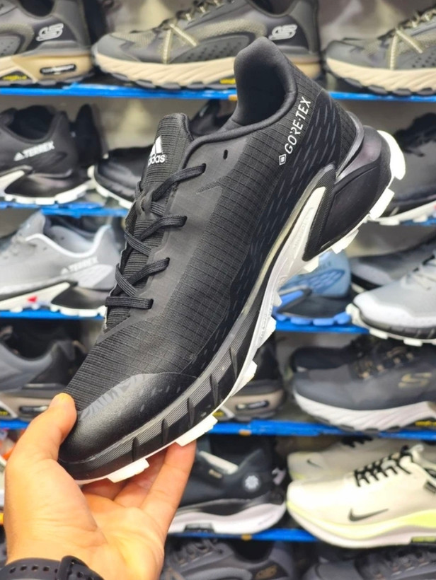 کتونی ادیداس ترکس ویتنامی رنگ بندی جذاب ، فروش بصورت عمده و تک وارداتی ویتنام.Adidas terrex Vietnam