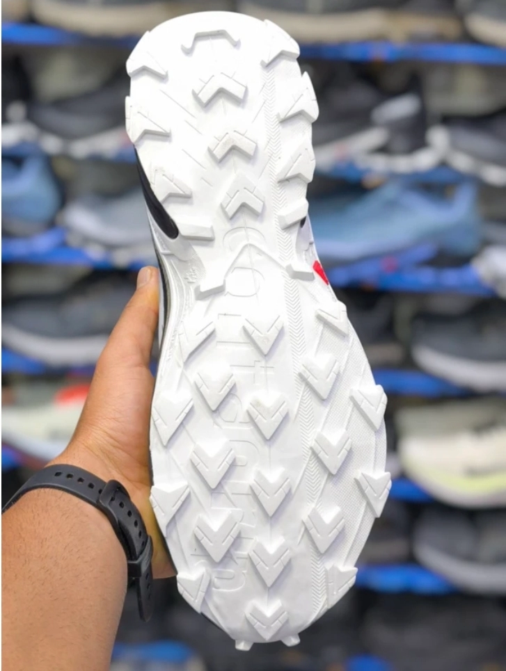 کتونی ادیداس ترکس ویتنامی رنگ بندی جذاب ، فروش بصورت عمده و تک وارداتی ویتنام.Adidas terrex Vietnam