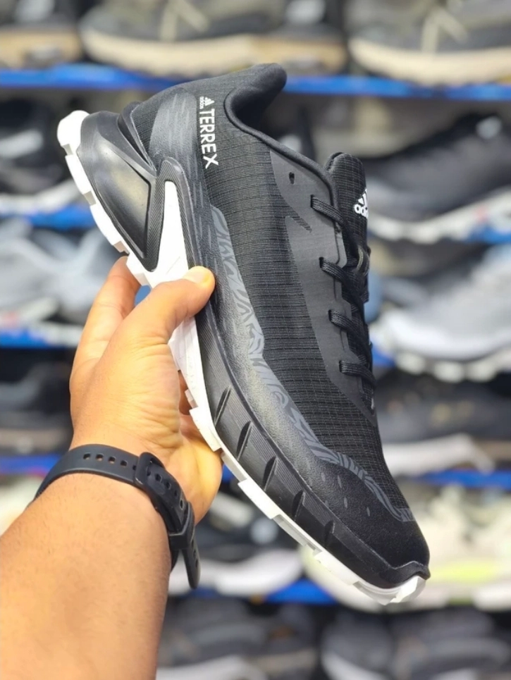 کتونی ادیداس ترکس ویتنامی رنگ بندی جذاب ، فروش بصورت عمده و تک وارداتی ویتنام.Adidas terrex Vietnam