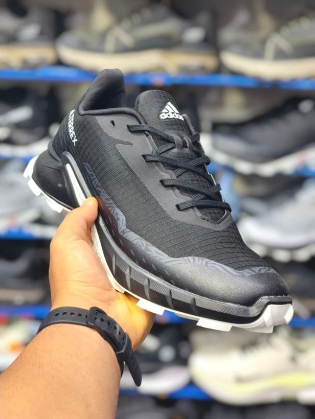کتونی ادیداس ترکس ویتنامی رنگ بندی جذاب ، فروش بصورت عمده و تک وارداتی ویتنام.Adidas terrex Vietnam