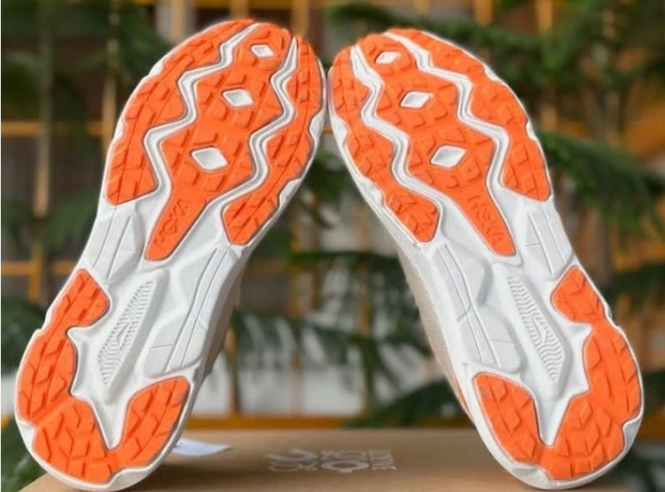 کتونی هوکا چلنجرHoka challenger ساخت ویتنام/