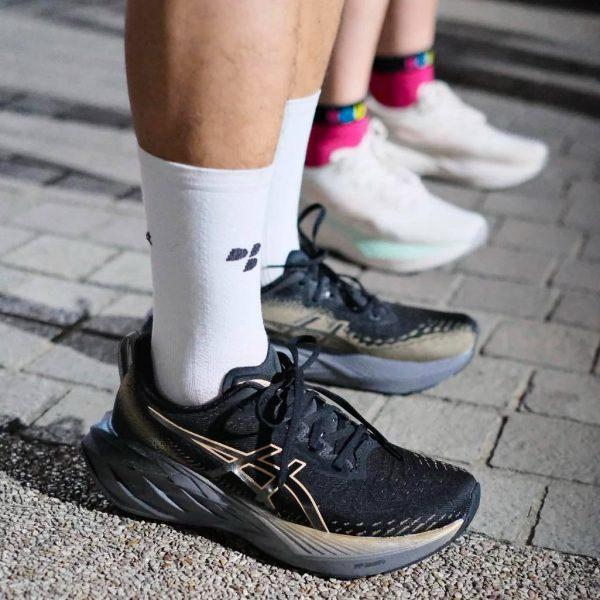 کتونی ویتنامی اسیکس نوابلاست سایز ۴۰ تا ۴۵ ، وارداتی ویتنام فروش بصورت عمده و تک asics nova blast 4