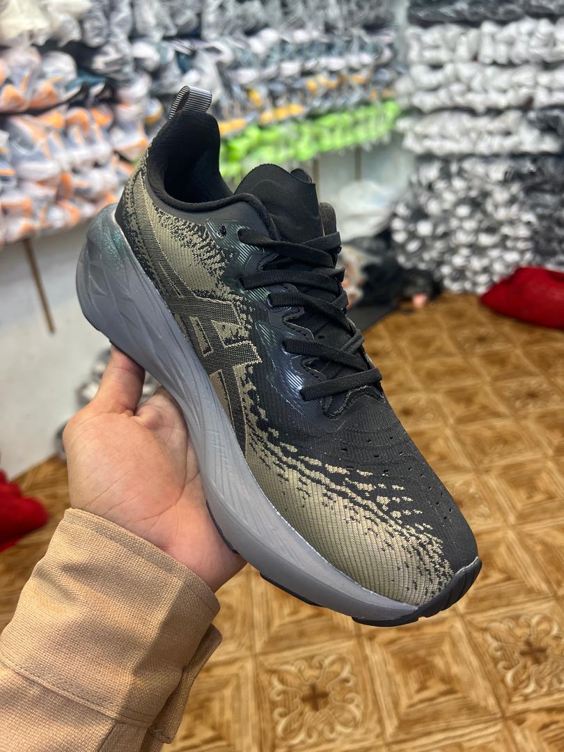 کتونی ویتنامی اسیکس نوابلاست سایز ۴۰ تا ۴۵ ، وارداتی ویتنام فروش بصورت عمده و تک asics nova blast 4