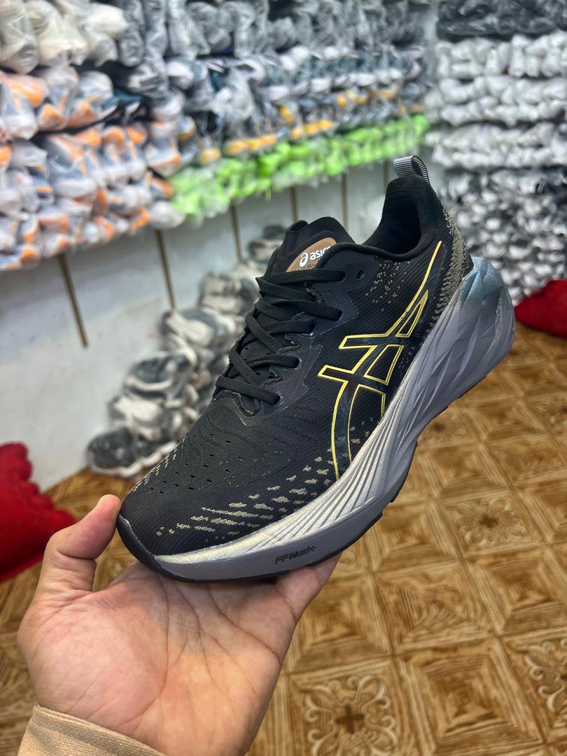کتونی ویتنامی اسیکس نوابلاست سایز ۴۰ تا ۴۵ ، وارداتی ویتنام فروش بصورت عمده و تک asics nova blast 4