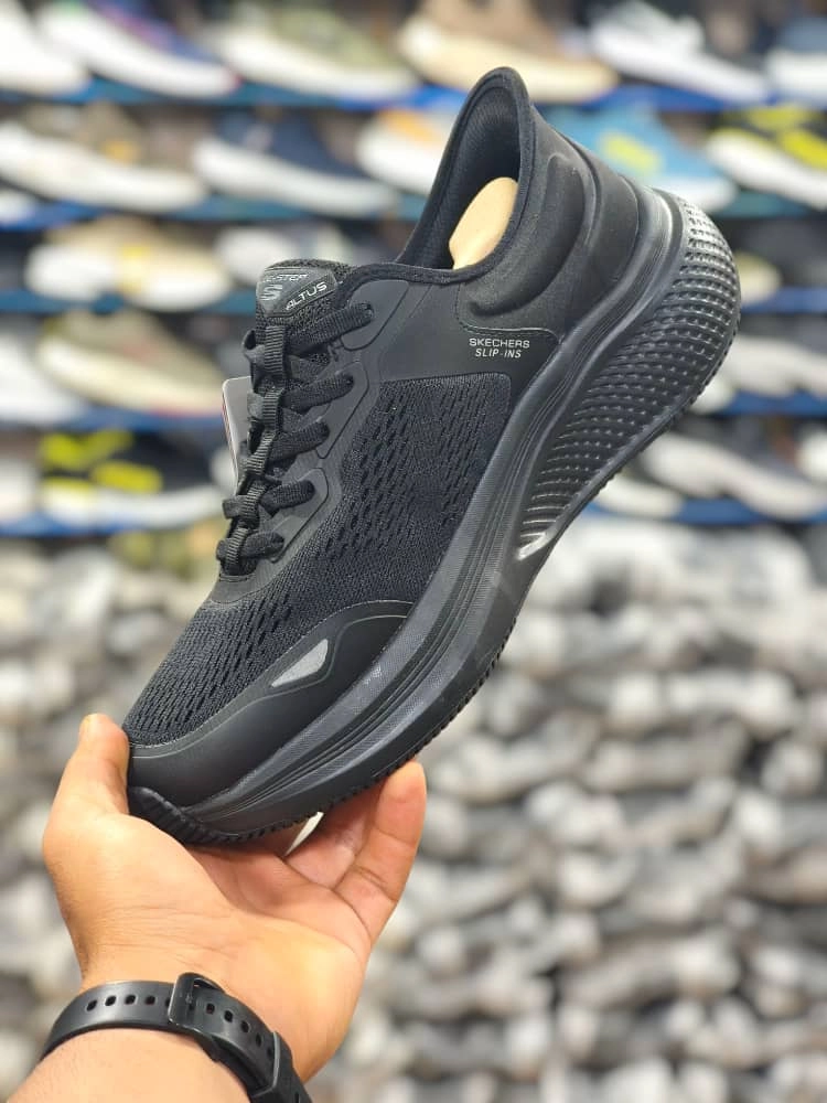 کتونی اسکیچرز ویتنامی ، وارداتی ویتنام تنوع در ۳ رنگ جذاب فروش بصورت عمده و تک . Skechers ultra light