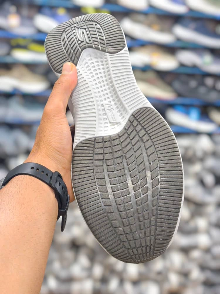 کتونی اسکیچرز ویتنامی ، وارداتی ویتنام تنوع در ۳ رنگ جذاب فروش بصورت عمده و تک . Skechers ultra light