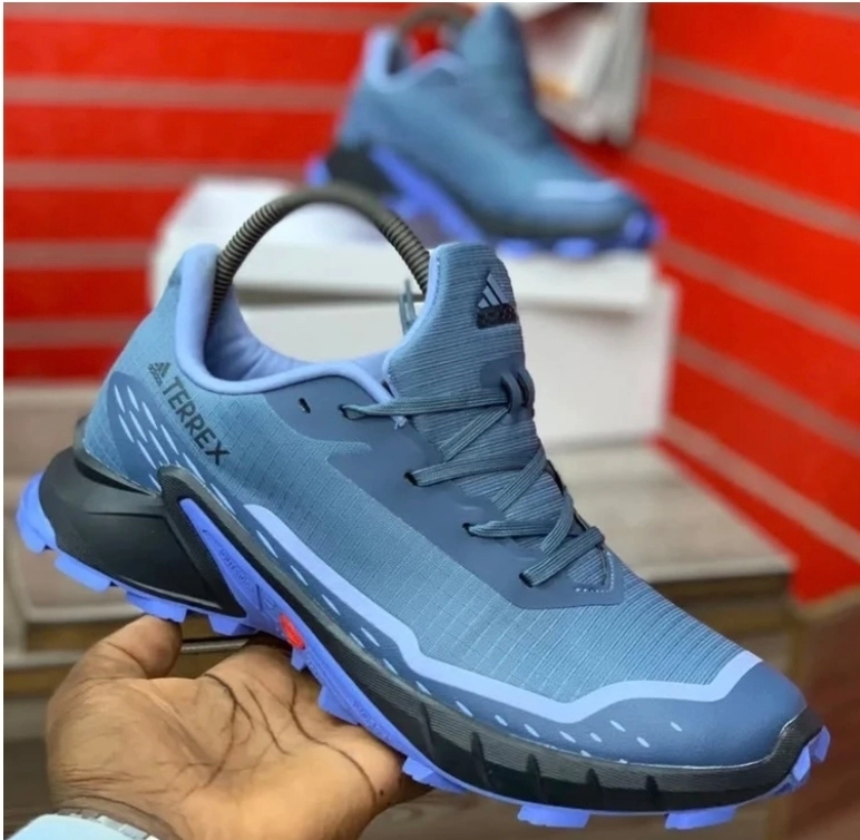 کتونی ادیداس ترکس ویتنامی رنگ بندی جذاب ، فروش بصورت عمده و تک وارداتی ویتنام.Adidas terrex Vietnam