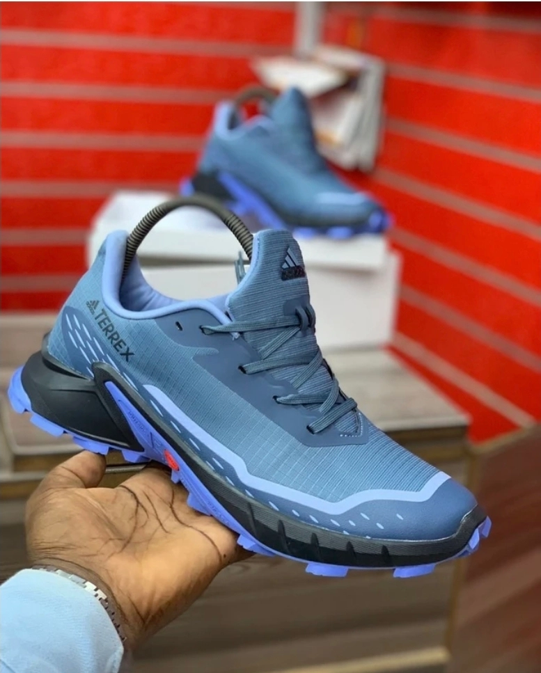 کتونی ادیداس ترکس ویتنامی رنگ بندی جذاب ، فروش بصورت عمده و تک وارداتی ویتنام.Adidas terrex Vietnam