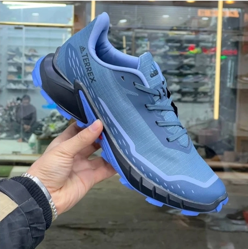 کتونی ادیداس ترکس ویتنامی رنگ بندی جذاب ، فروش بصورت عمده و تک وارداتی ویتنام.Adidas terrex Vietnam