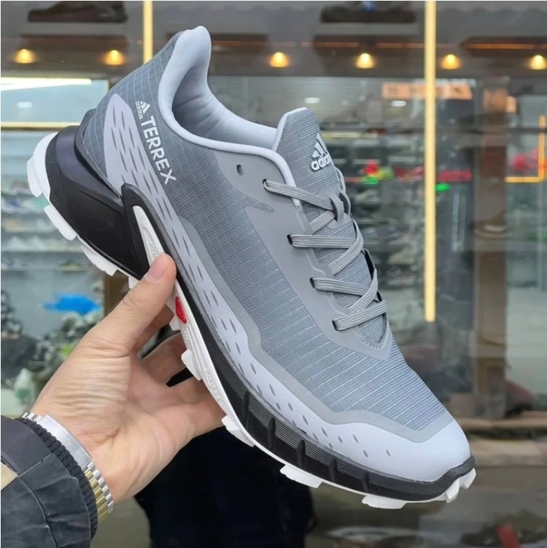کتونی ادیداس ترکس ویتنامی رنگ بندی جذاب ، فروش بصورت عمده و تک وارداتی ویتنام.Adidas terrex Vietnam