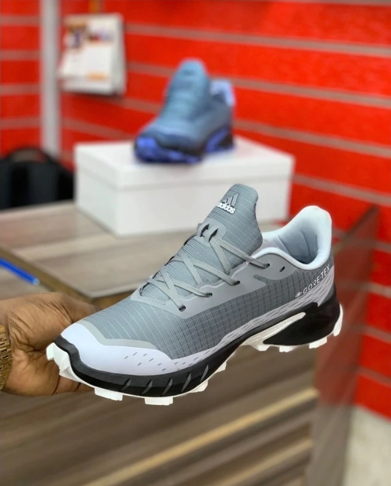کتونی ادیداس ترکس ویتنامی رنگ بندی جذاب ، فروش بصورت عمده و تک وارداتی ویتنام.Adidas terrex Vietnam