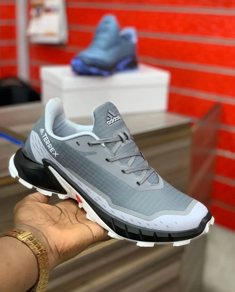 کتونی ادیداس ترکس ویتنامی رنگ بندی جذاب ، فروش بصورت عمده و تک وارداتی ویتنام.Adidas terrex Vietnam