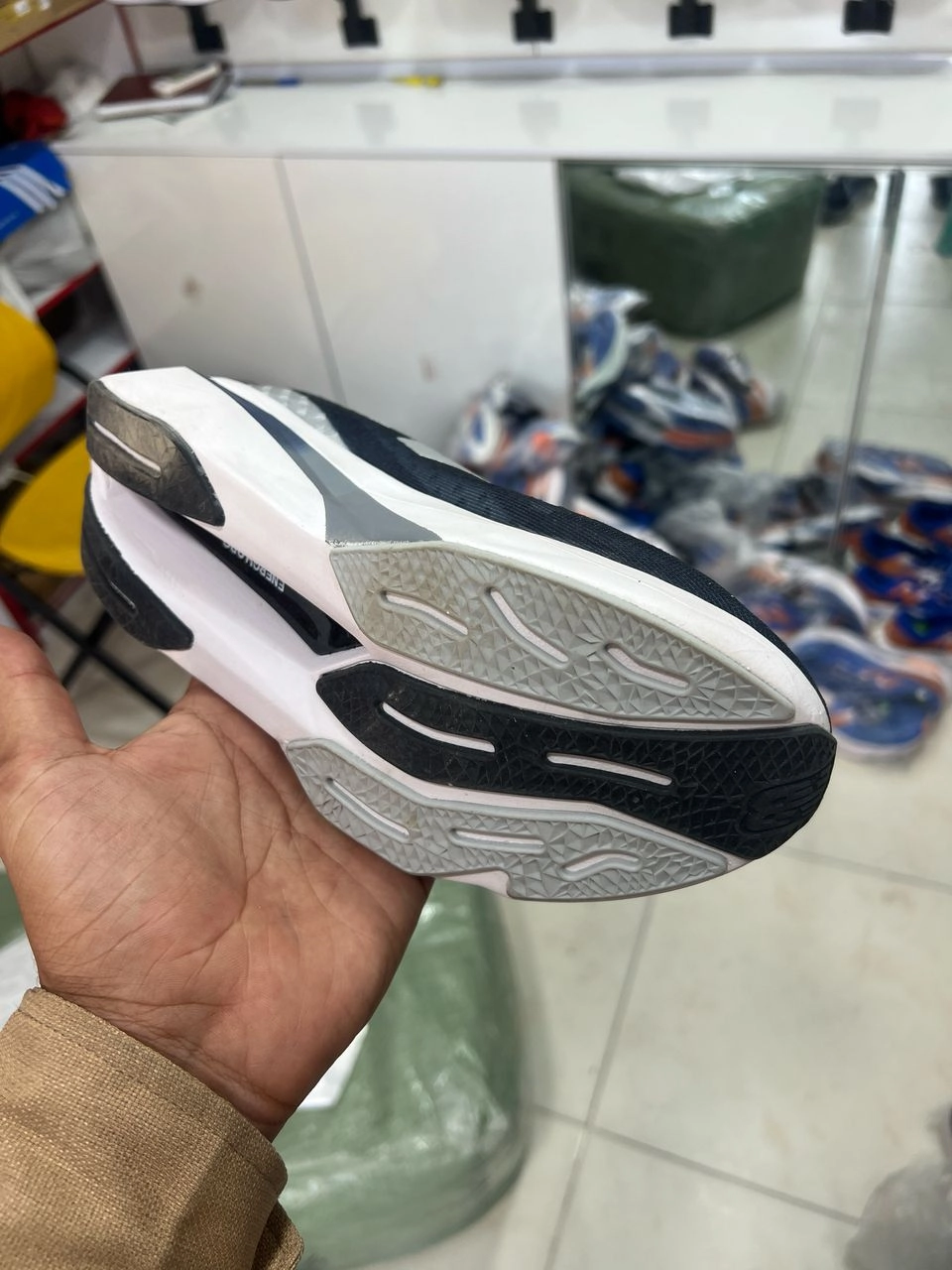 کتونی ویتنامی نیوبالانس الیت ۴ ، فروش بصورت عمده و تک .سایز ۳۷تا۴۰ . ۵Newbalance fuelcell supercomp Elite V
