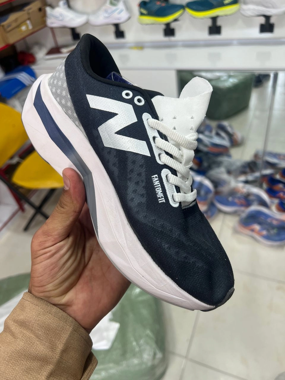 کتونی ویتنامی نیوبالانس الیت ۴ ، فروش بصورت عمده و تک .سایز ۳۷تا۴۰ . ۵Newbalance fuelcell supercomp Elite V