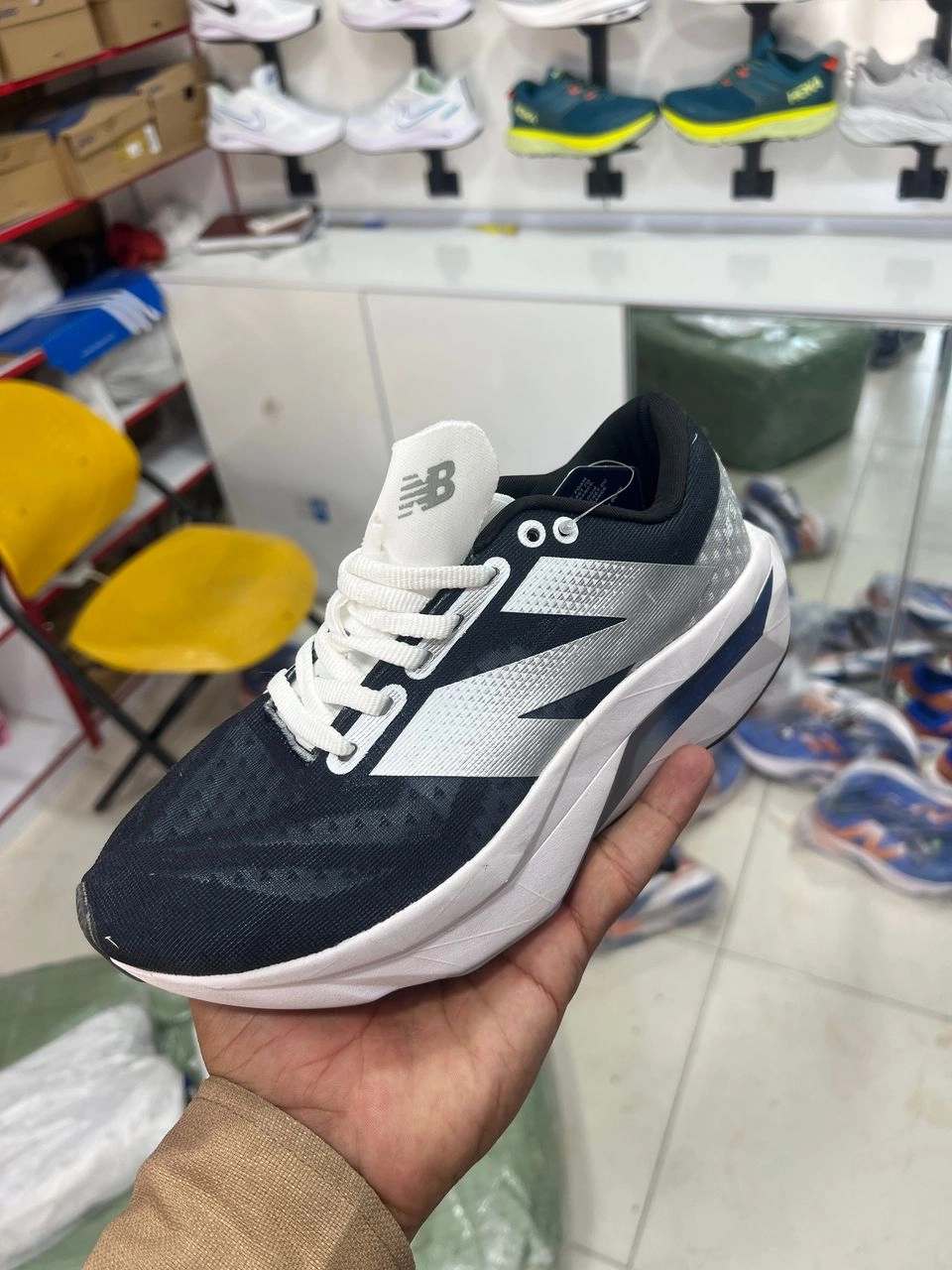 کتونی ویتنامی نیوبالانس الیت ۴ ، فروش بصورت عمده و تک .سایز ۳۷تا۴۰ . ۵Newbalance fuelcell supercomp Elite V
