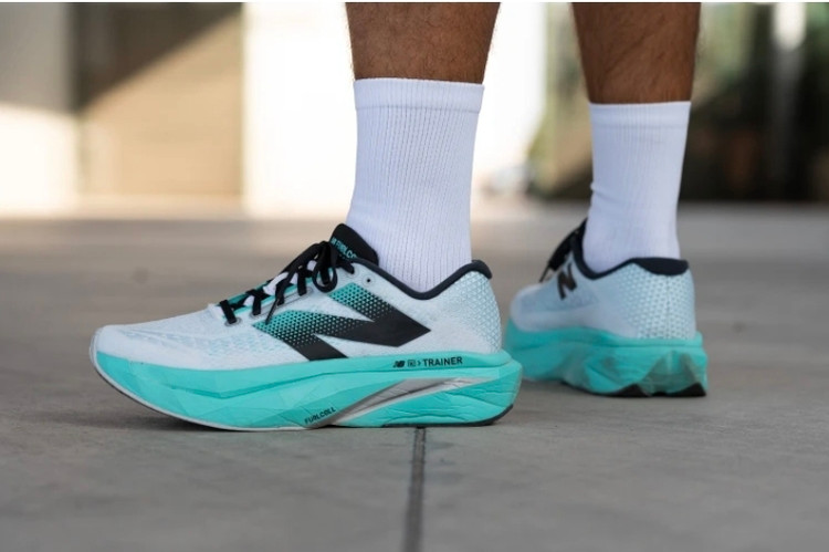 کتونی ویتنامی نیوبالانس الیت ۴