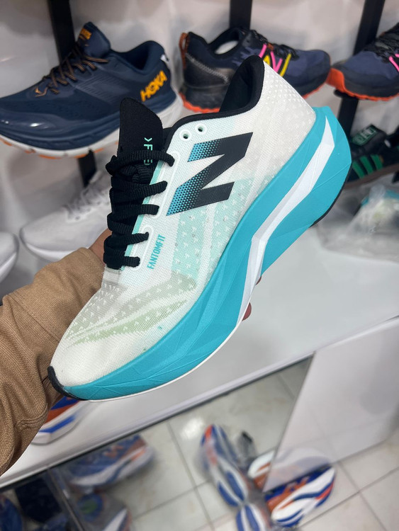 کتونی ویتنامی نیوبالانس الیت ۴