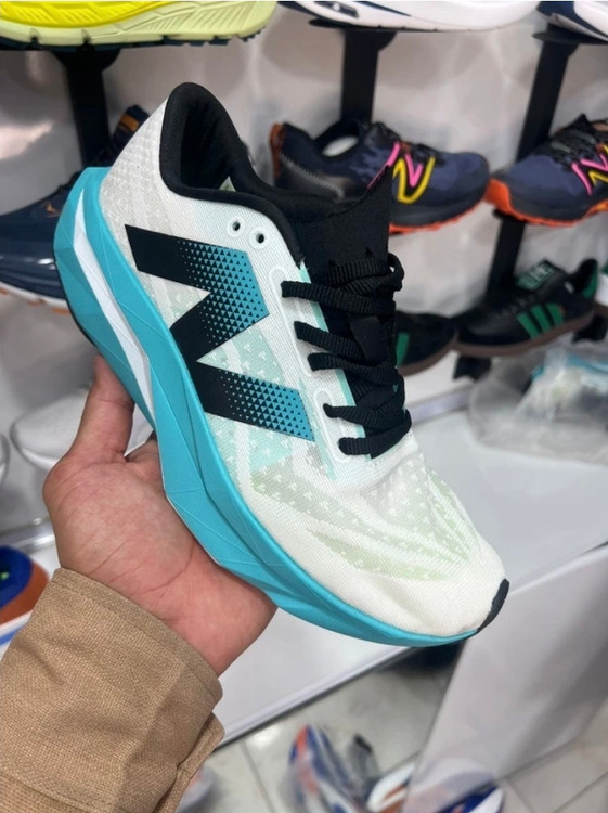 کتونی ویتنامی نیوبالانس الیت ۴