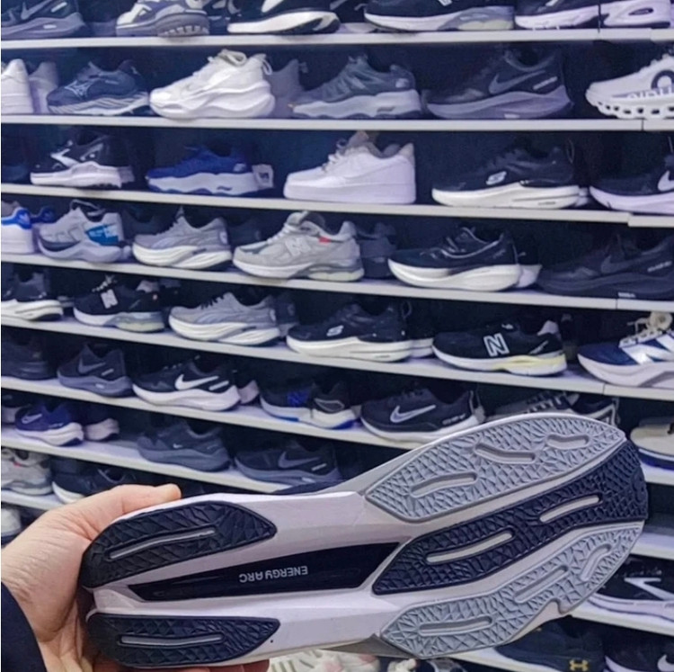 کتونی نیوبالانس الیت ۴ /ساخت ویتنام وارداتی