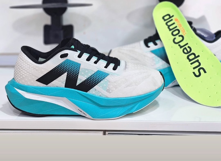 کتونی ویتنامی نیوبالانس الیت ۴