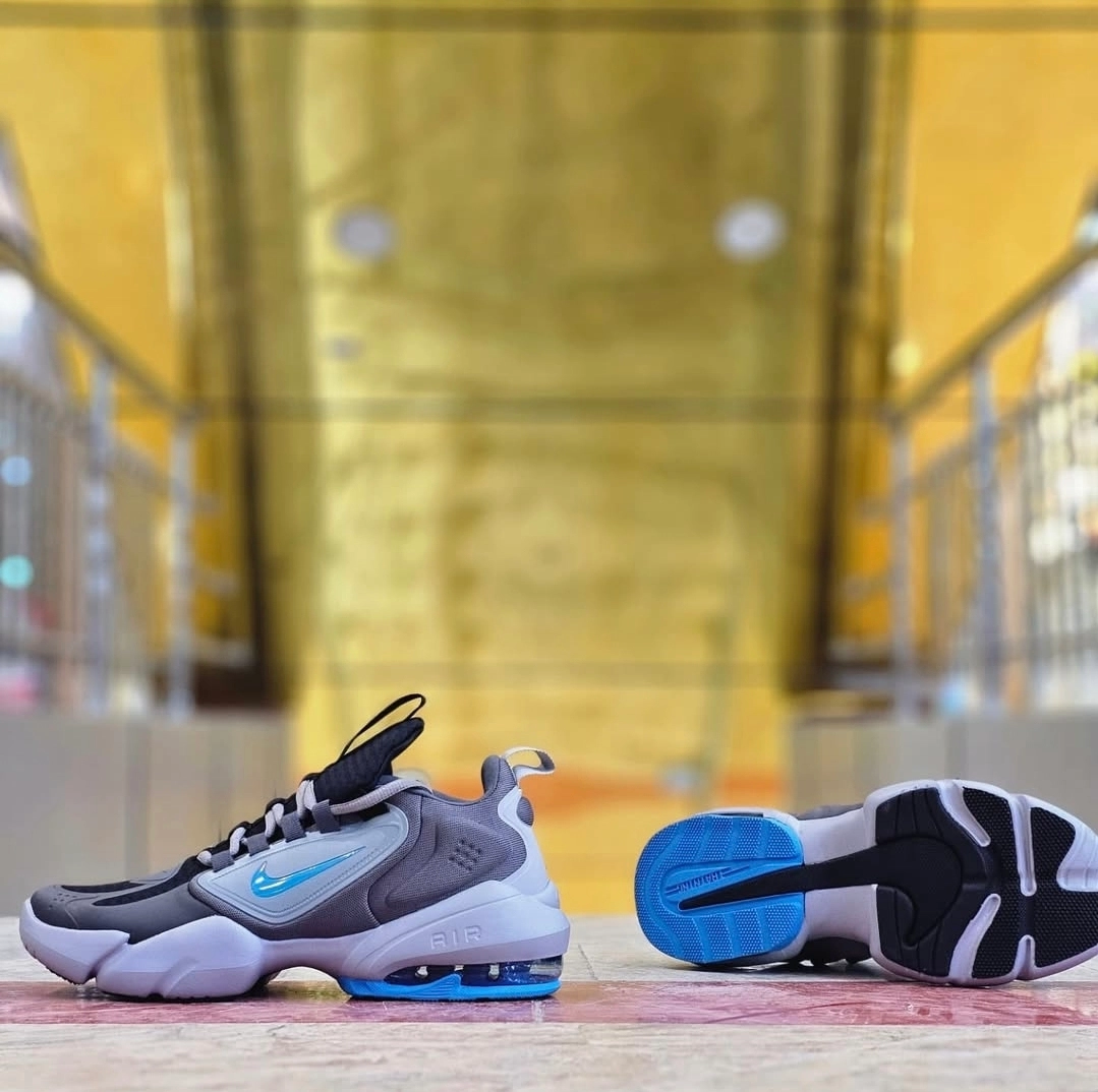 کفش نایک ساواچ Nike air max alpha savage. سایز ۴۰ تا ۴۵ تنوع در ۳ رنگ جذاب ، فروش بصورت عمده و تک