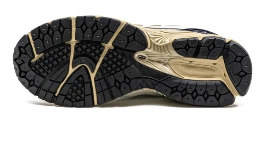 کتونی نیوبالانس ۱۹۰۶ ست جذاب زنانه و مردانه سایز ۳۷ تا ۴۵ فروش بصورت عمده و تک . Newbalance 1906