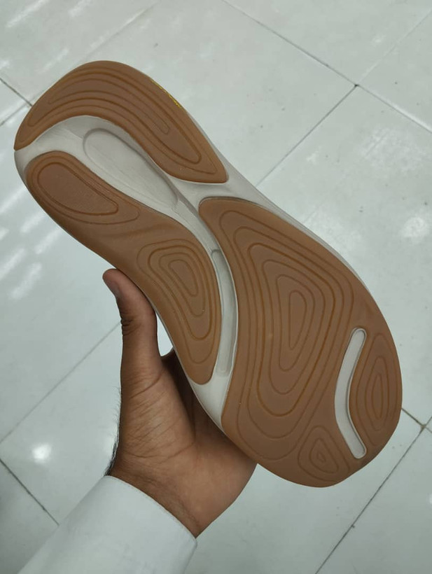 کتونی ویتنامی اسکیچرزوارداتی ویتنام فروش بصورت عمده و تک . سایز۴۰ تا ۴۵ skechers