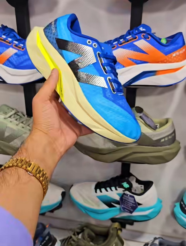 کتونی نیوبالانس الیت وی ۴ وارداتی ویتنام ، سایز ۴۱ تا ۴۵فروش بصورت عمده و تک newbalance elite v4