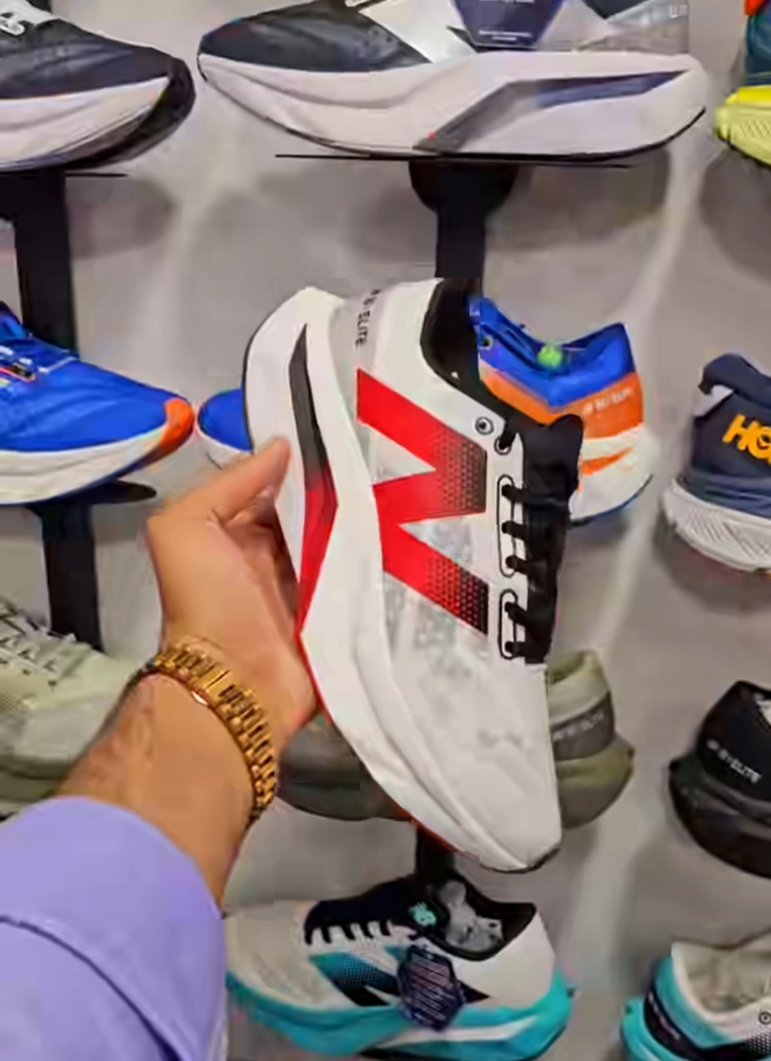 کتونی نیوبالانس الیت وی ۴ وارداتی ویتنام ، سایز ۴۱ تا ۴۵فروش بصورت عمده و تک newbalance elite v4