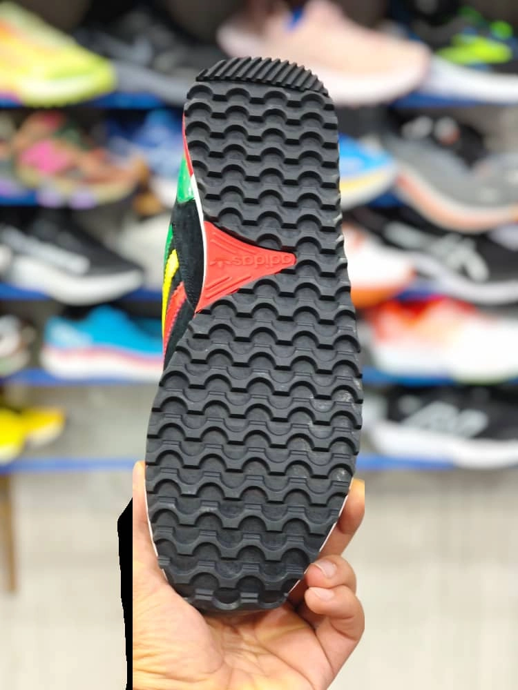 کتونی ادیداس زد ایکس ۷۵۰ . ساخت ویتنام سایز ۴۰ تا ۴۵ فروش بصورت عمده و تک . Adidas ZX 750 Vietnam
