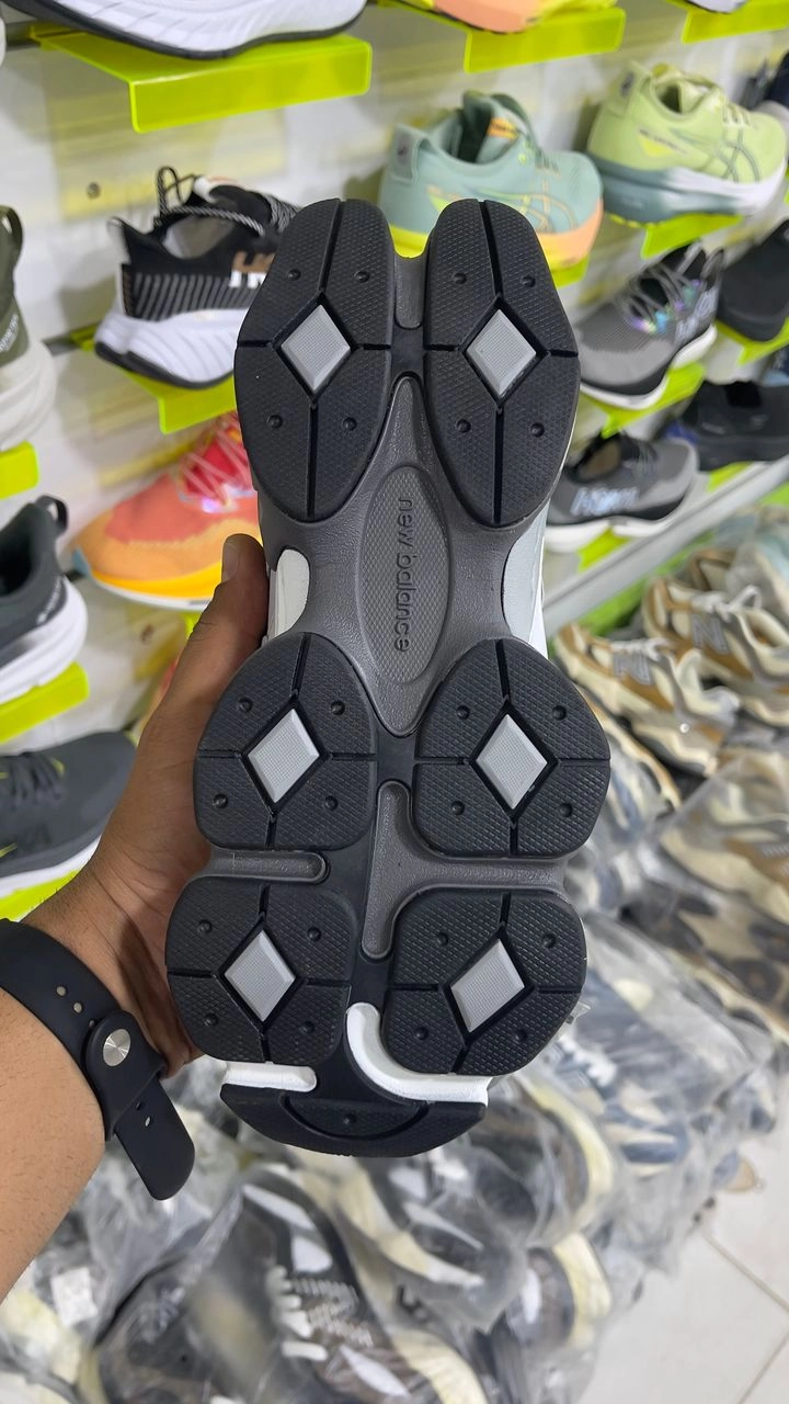 کتونی نیوبالانس ۹۰۶۰/New balance 9060 /ساخت ویتنام