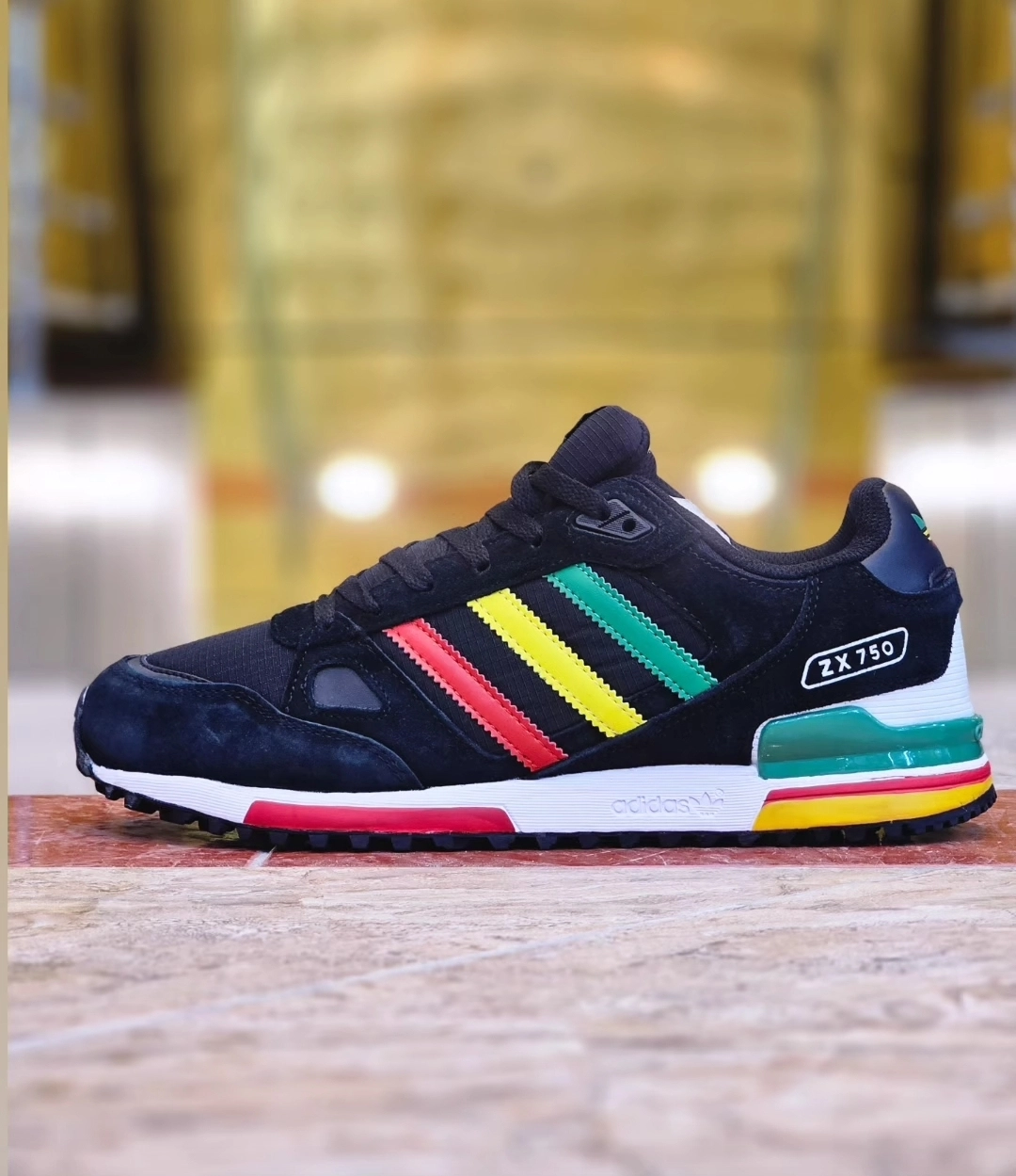 کتونی ادیداس زد ایکس ۷۵۰ . ساخت ویتنام سایز ۴۰ تا ۴۵ فروش بصورت عمده و تک . Adidas ZX 750 Vietnam