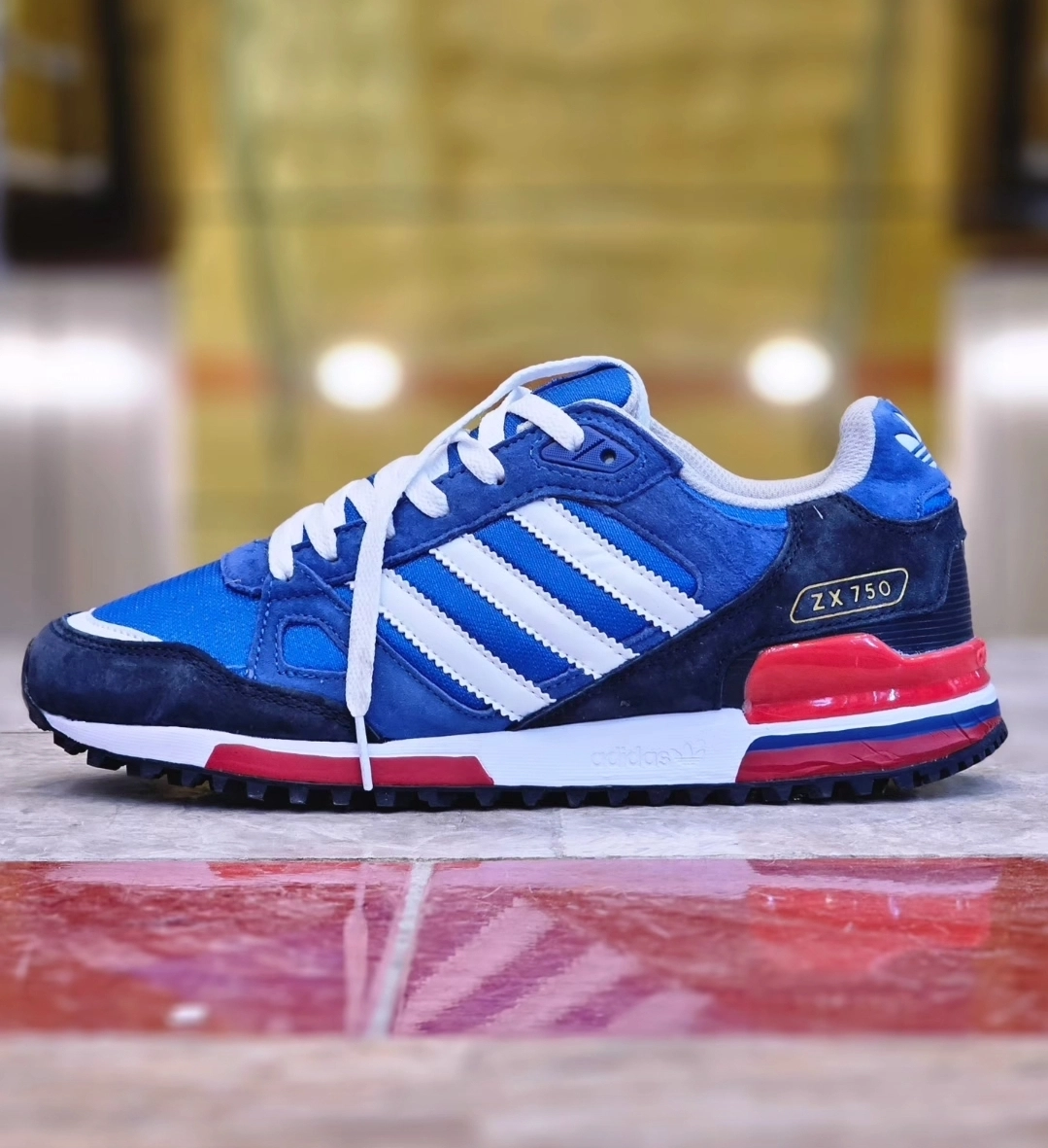 کتونی ادیداس زد ایکس ۷۵۰ . ساخت ویتنام سایز ۴۰ تا ۴۵ فروش بصورت عمده و تک . Adidas ZX 750 Vietnam