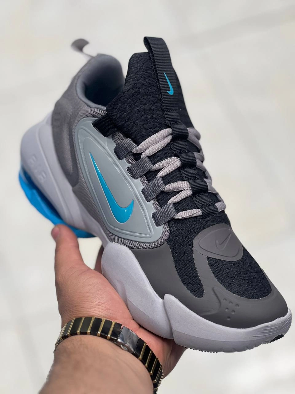 کفش نایک ساواچ Nike air max alpha savage. سایز ۴۰ تا ۴۵ تنوع در ۳ رنگ جذاب ، فروش بصورت عمده و تک
