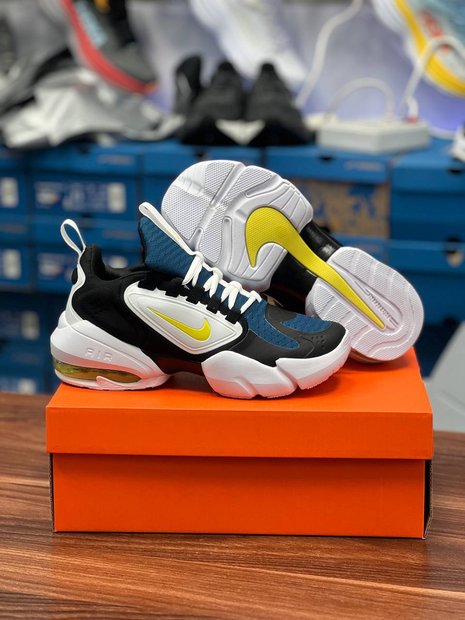 کتونی نایک ساواچ/ Nike air max alpha savage/ساخت ویتنام / سایز ۴۰ تا ۴۵/ فروش بصورت عمده و تک/ ضمانت کالا و تعویض سایز
