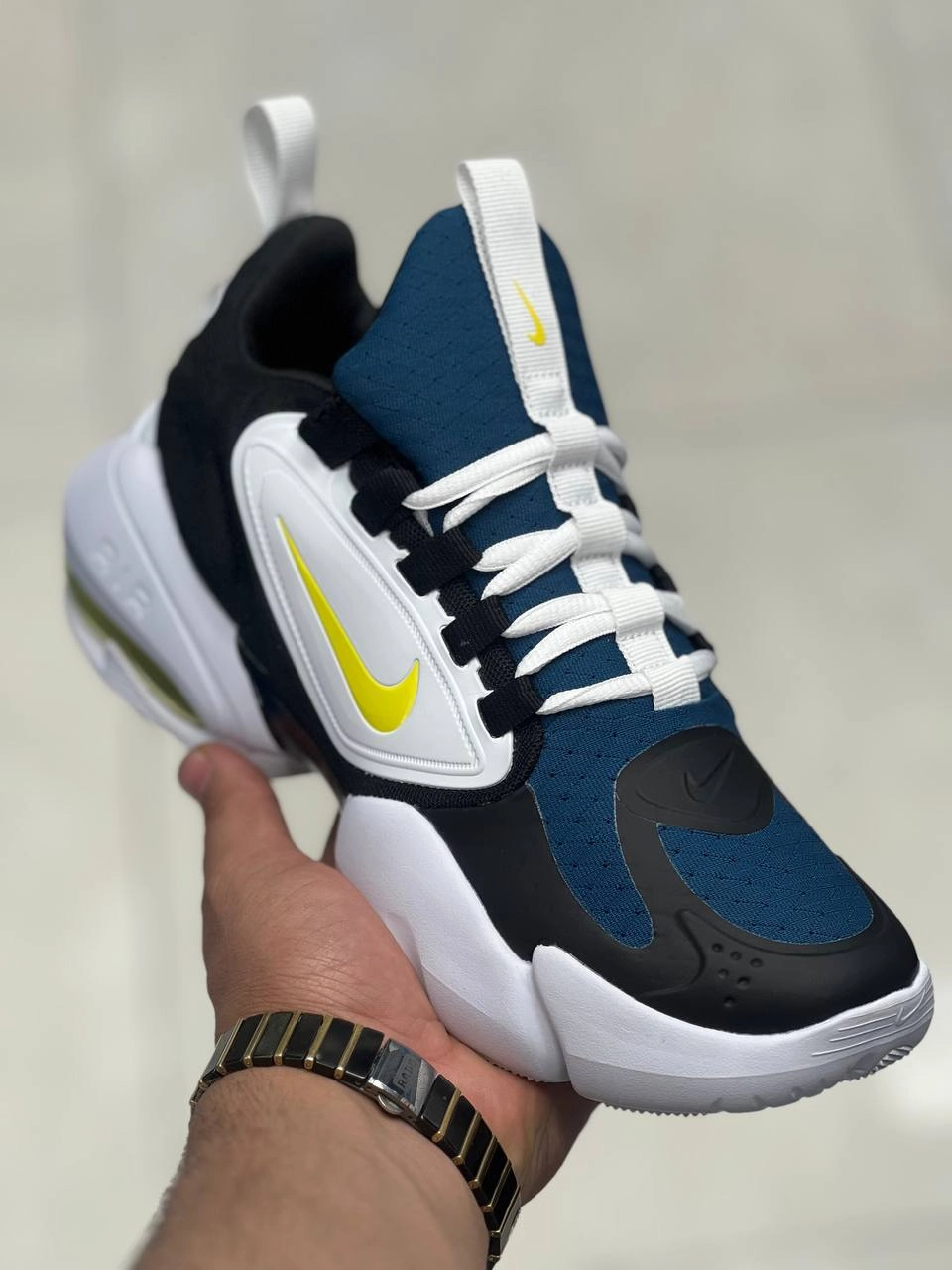 کتونی نایک ساواچ سایز ۴۰ تا ۴۵ تنوع در ۴ رنگ جذاب ، فروش بصورت عمده و تک . Nike air max alpha savage