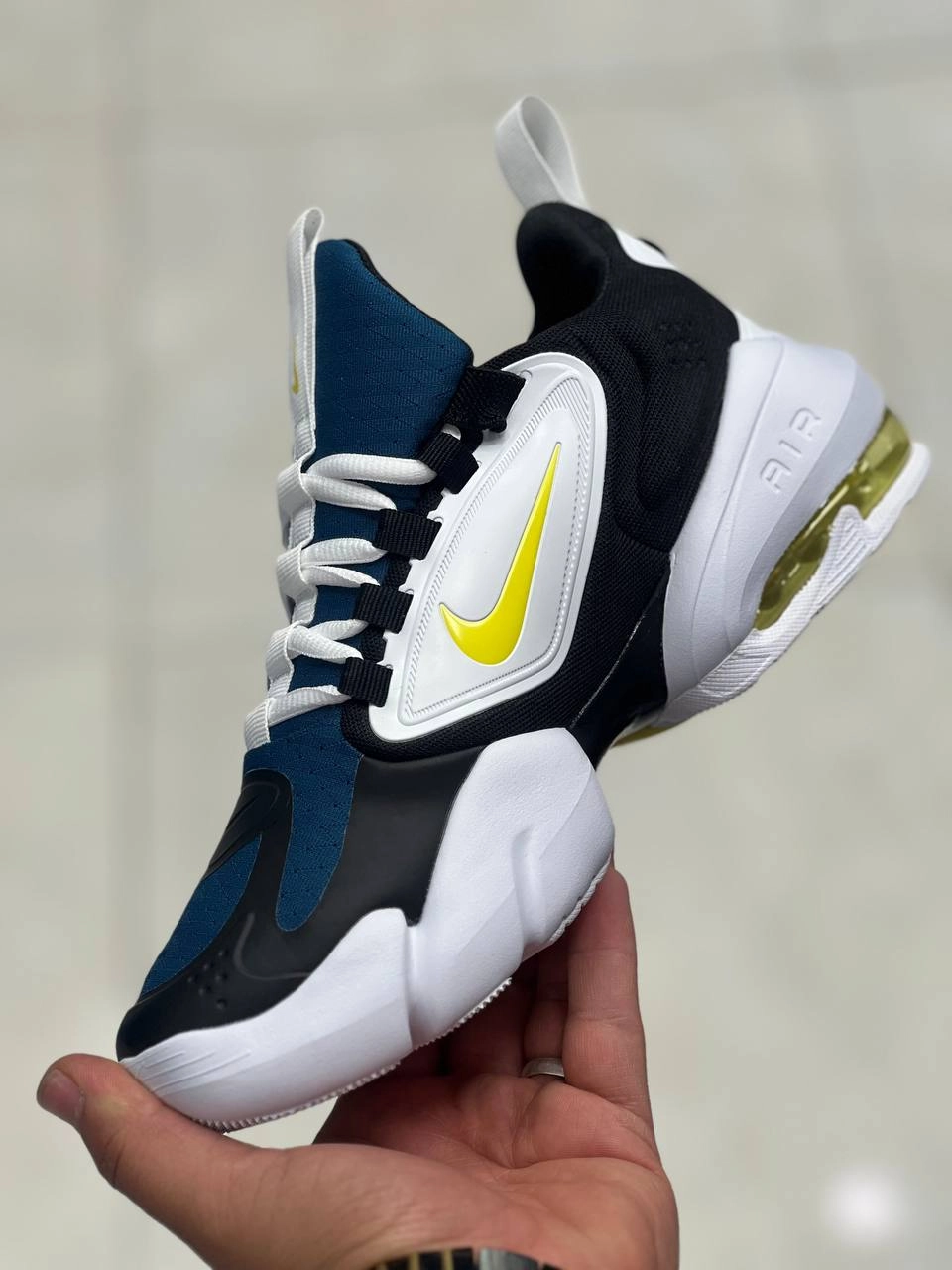 کتونی نایک ساواچ سایز ۴۰ تا ۴۵ تنوع در ۴ رنگ جذاب ، فروش بصورت عمده و تک . Nike air max alpha savage