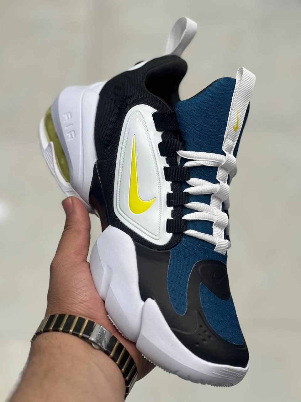کتونی نایک ساواچ سایز ۴۰ تا ۴۵ تنوع در ۴ رنگ جذاب ، فروش بصورت عمده و تک . Nike air max alpha savage