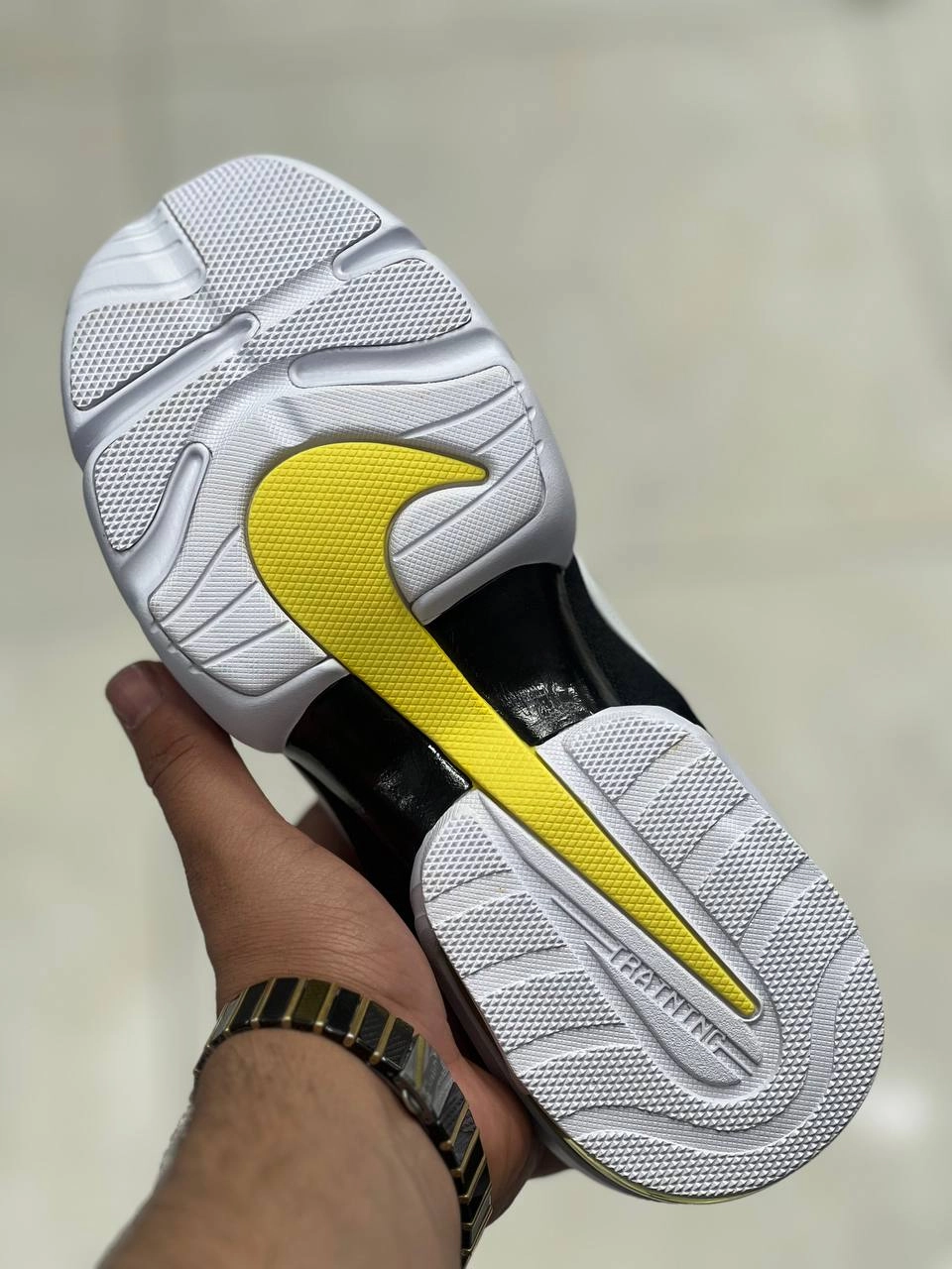 کتونی نایک ساواچ سایز ۴۰ تا ۴۵ تنوع در ۴ رنگ جذاب ، فروش بصورت عمده و تک . Nike air max alpha savage