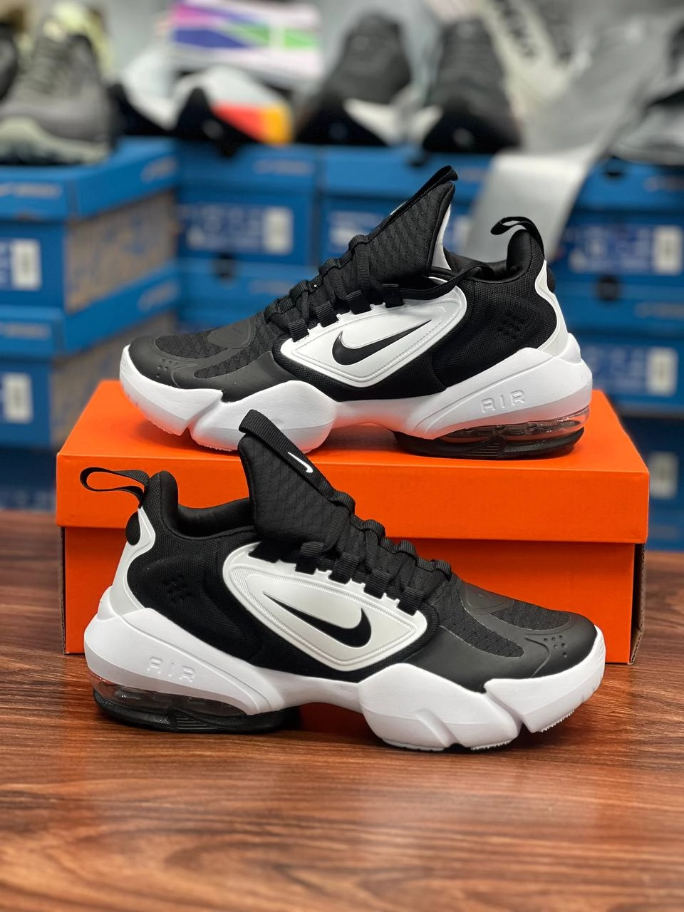 کتونی نایک ساواچ سایز ۴۰ تا ۴۵ تنوع در ۴ رنگ جذاب ، فروش بصورت عمده و تک . Nike air max alpha savage